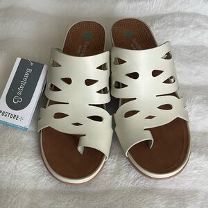 Bare traps Sandal cream white